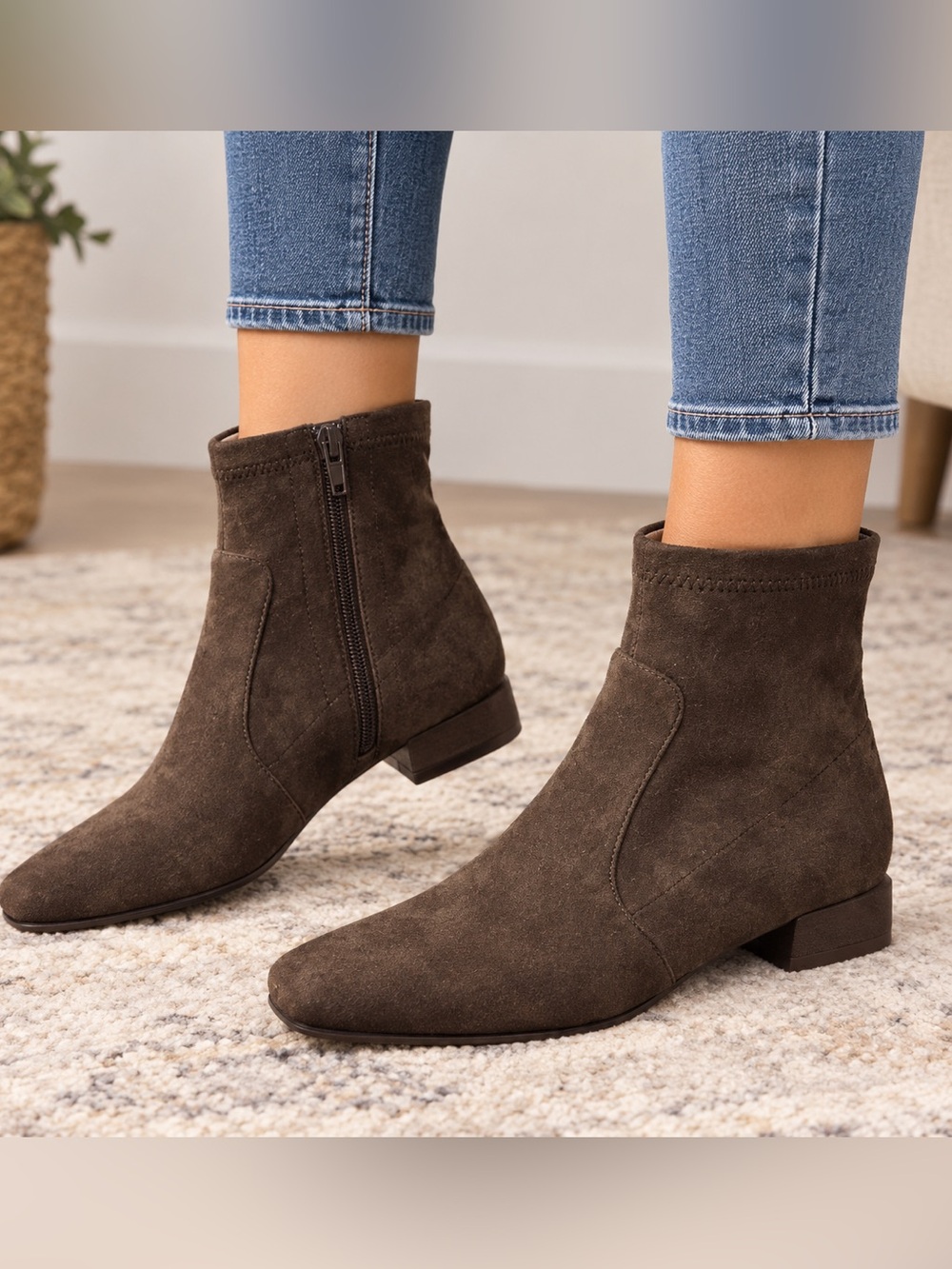 New! Vaneli Women’s  Dark Brown Italian Suede Ankle Boots Size 7 1/2 Narrow
